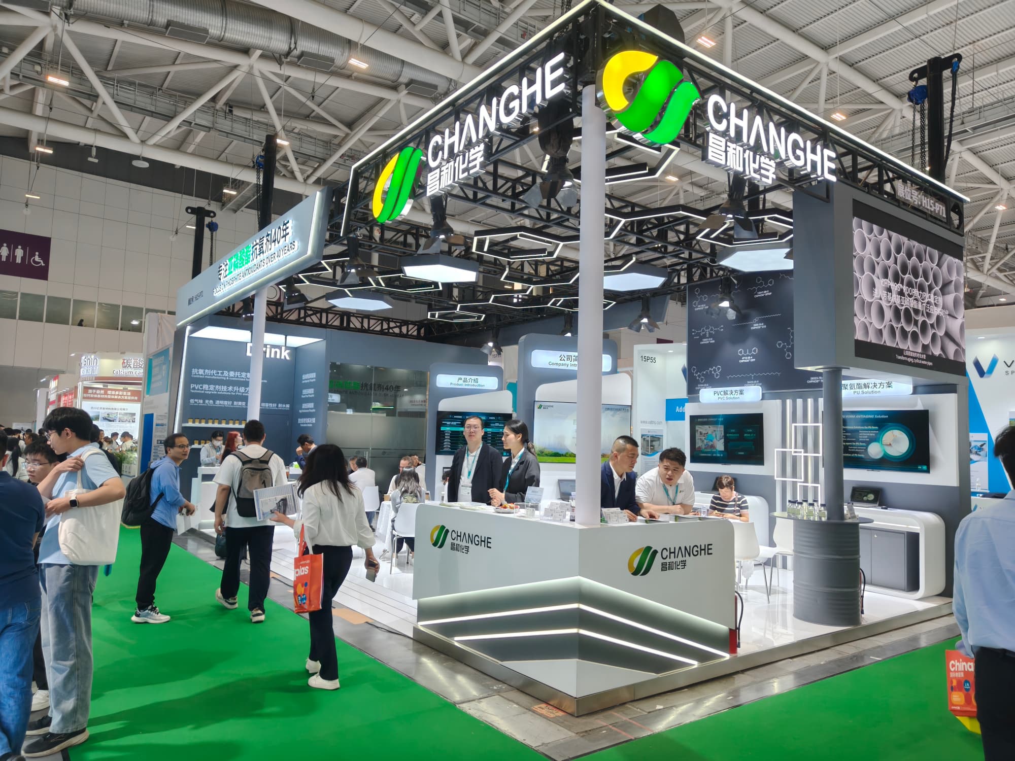 競爭激烈的橡塑展，靠什么展臺才能留住專業(yè)觀眾？