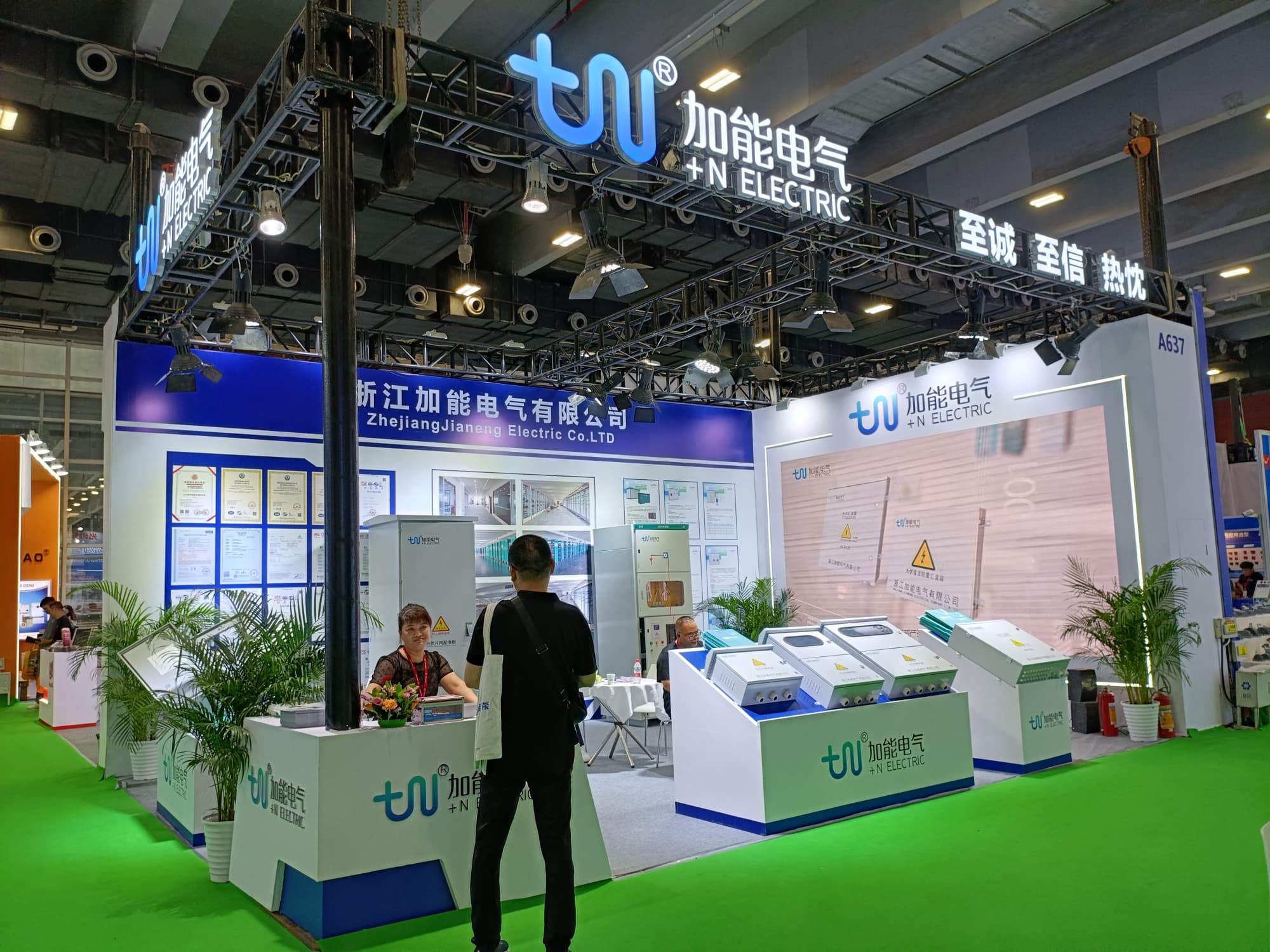 告別模板化設(shè)計(jì)：為電子展定制專屬展示解決方案