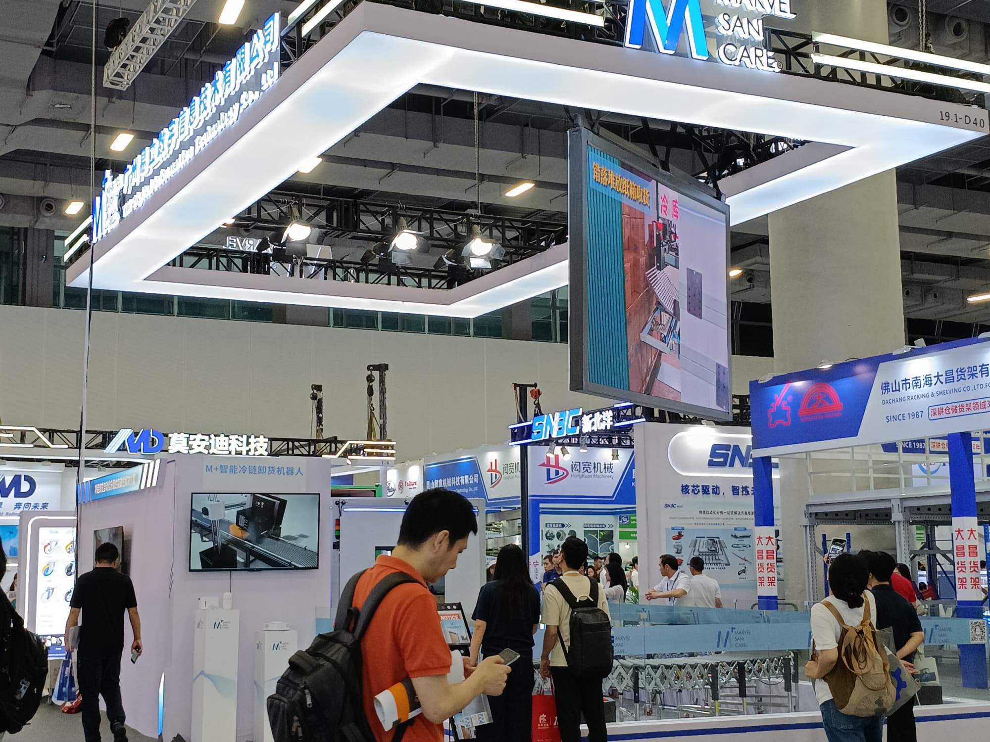 別讓普通展臺拖后腿！廣州機器人展科技感設計攻略