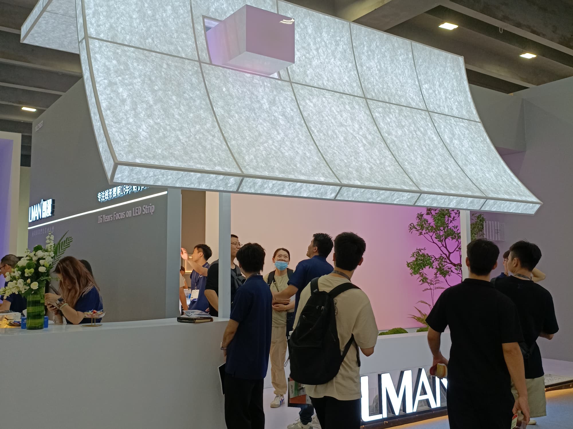 光亞展展臺設計：智能照明場景搭建，凸顯品牌技術實力